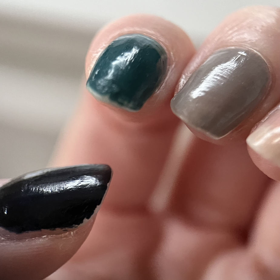 口コミ】エルメスのネイルカラー、レ マン エルメス使用レビュー