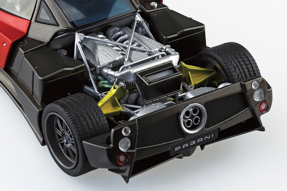 1/24 '05 パガーニ ゾンダ F - AOSHIMA SCALE MODEL LINEUP