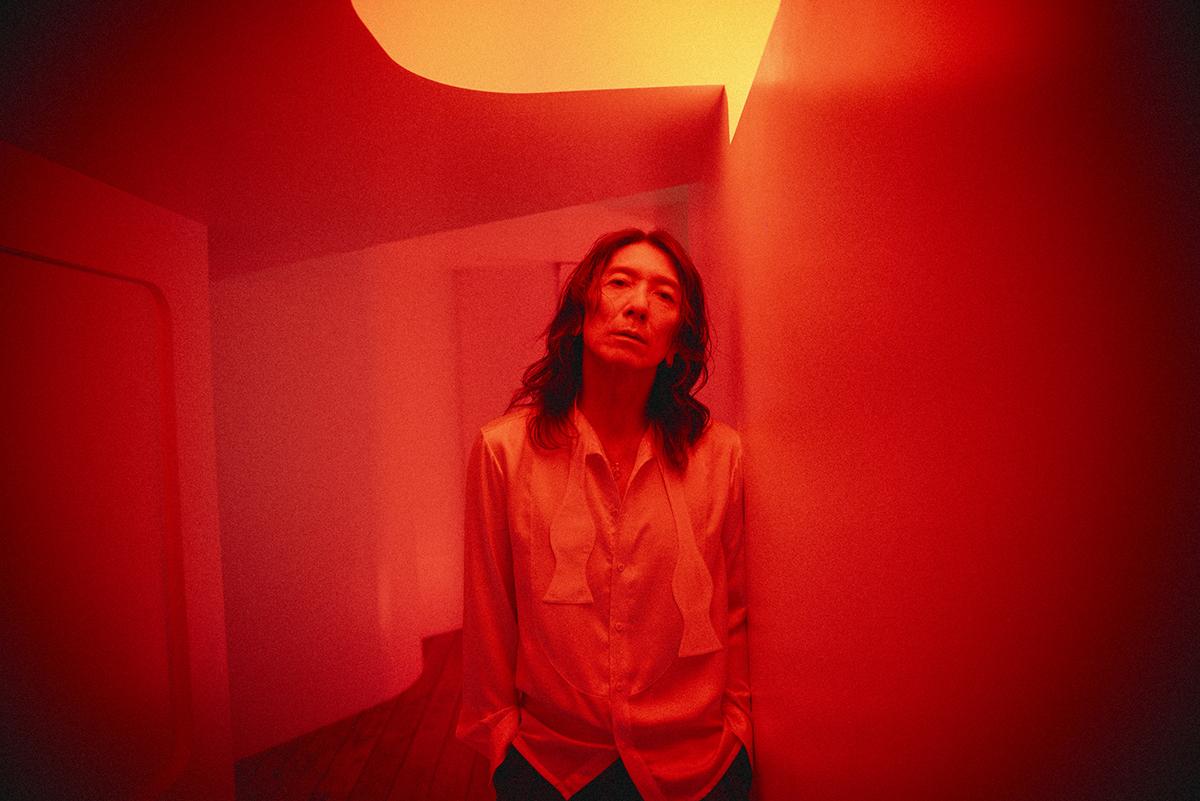 吉井和哉 TOUR2025/26 IVIVI BLOOD MUSIC」開催決定！本日よりYFL最速