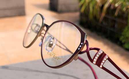 クリスタルを使用した優雅で上品なラグジュアリーアイウェア【キャビア