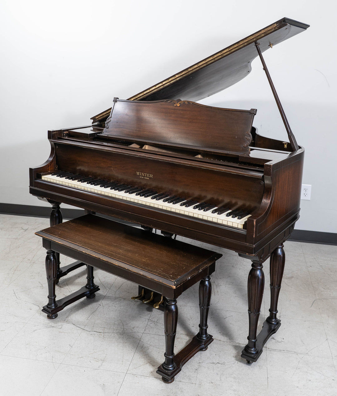 1963 Winter Baby Grand Piano | Dark Mahogany | 4'6