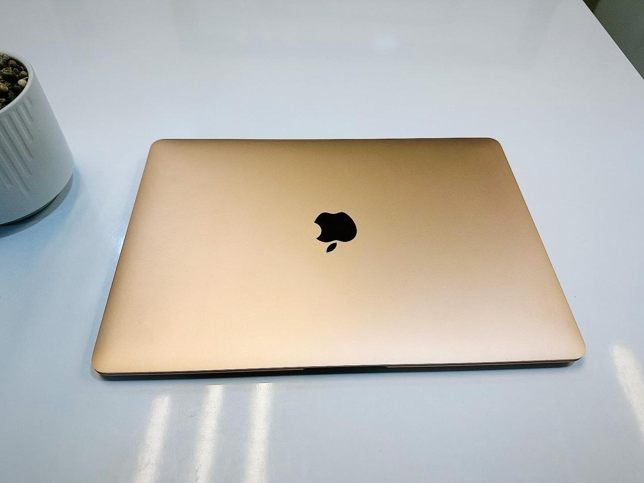 2020 Apple MacBook Air 13-inch M1 8-Core CPU, 7-Core GPU (8GB