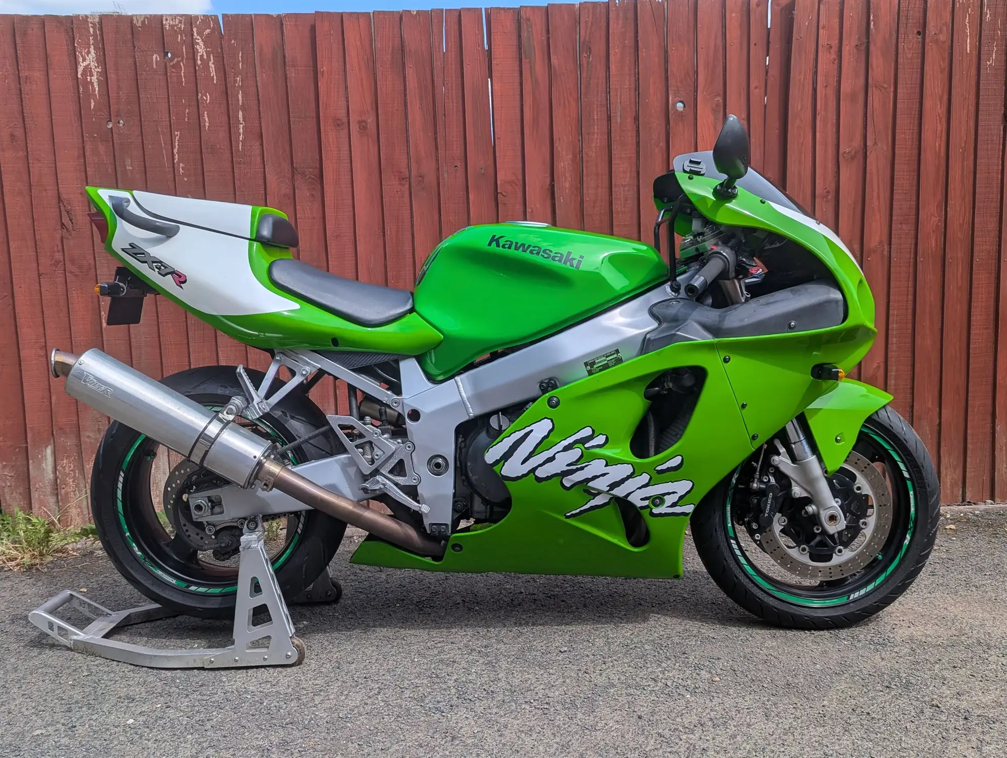 Iconic Auctioneers | 1998 Kawasaki ZX-7R 748cc*-Sold