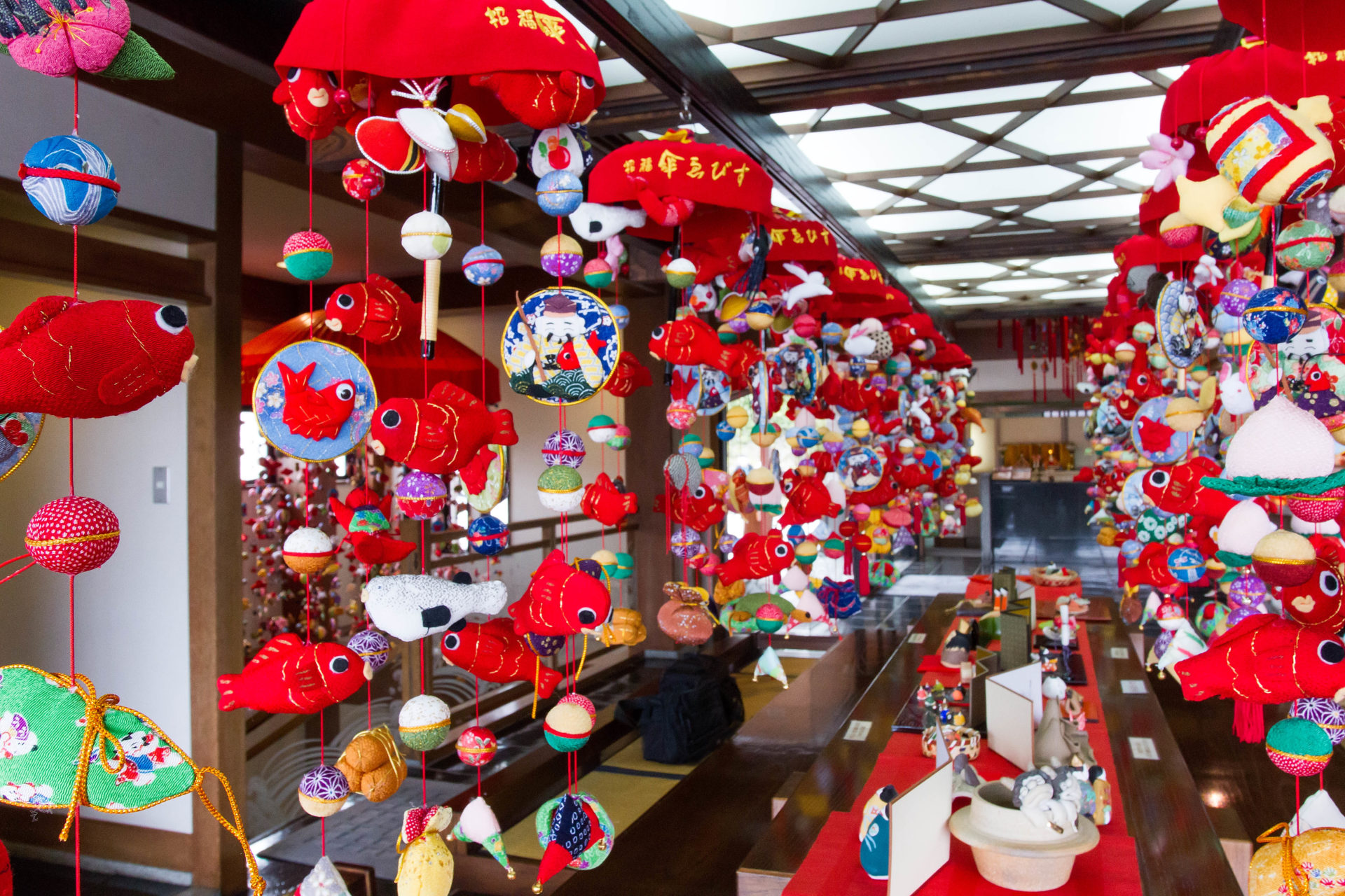 2/22～3/24 鞆の浦 吊るし飾「招福 傘ゑびす」 - 阿藻珍味