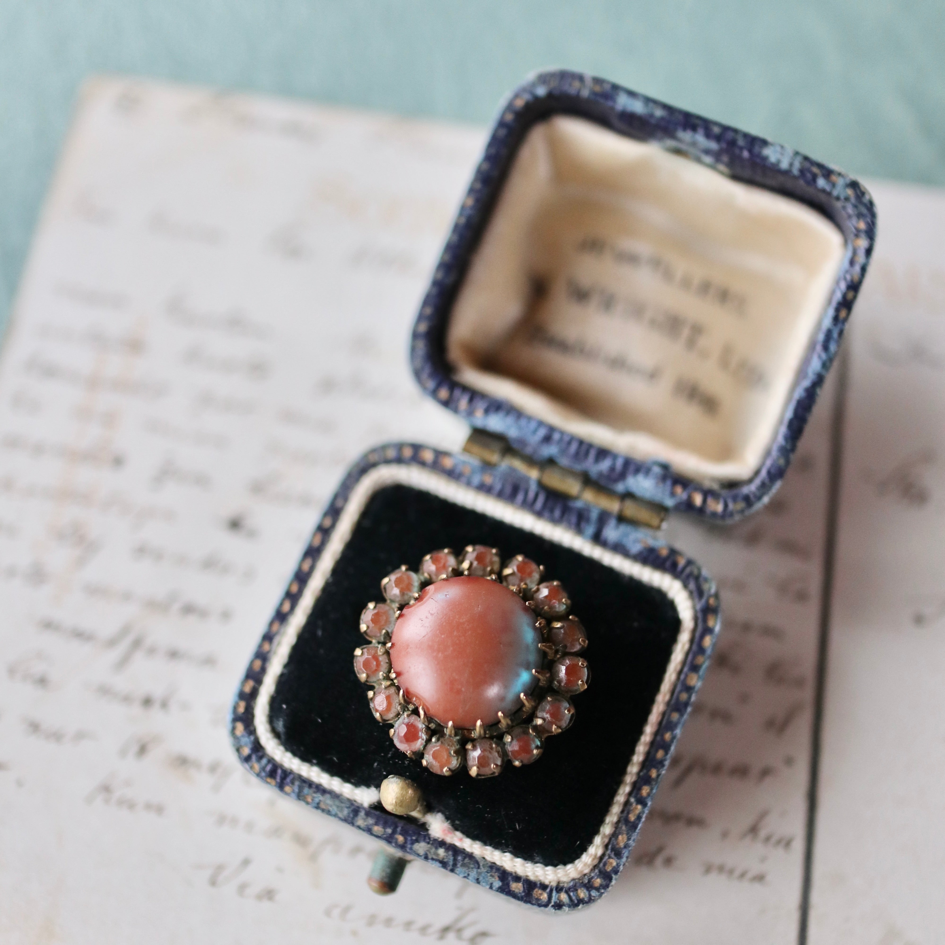 サフィレット ラウンドブローチ – Amelie Antique