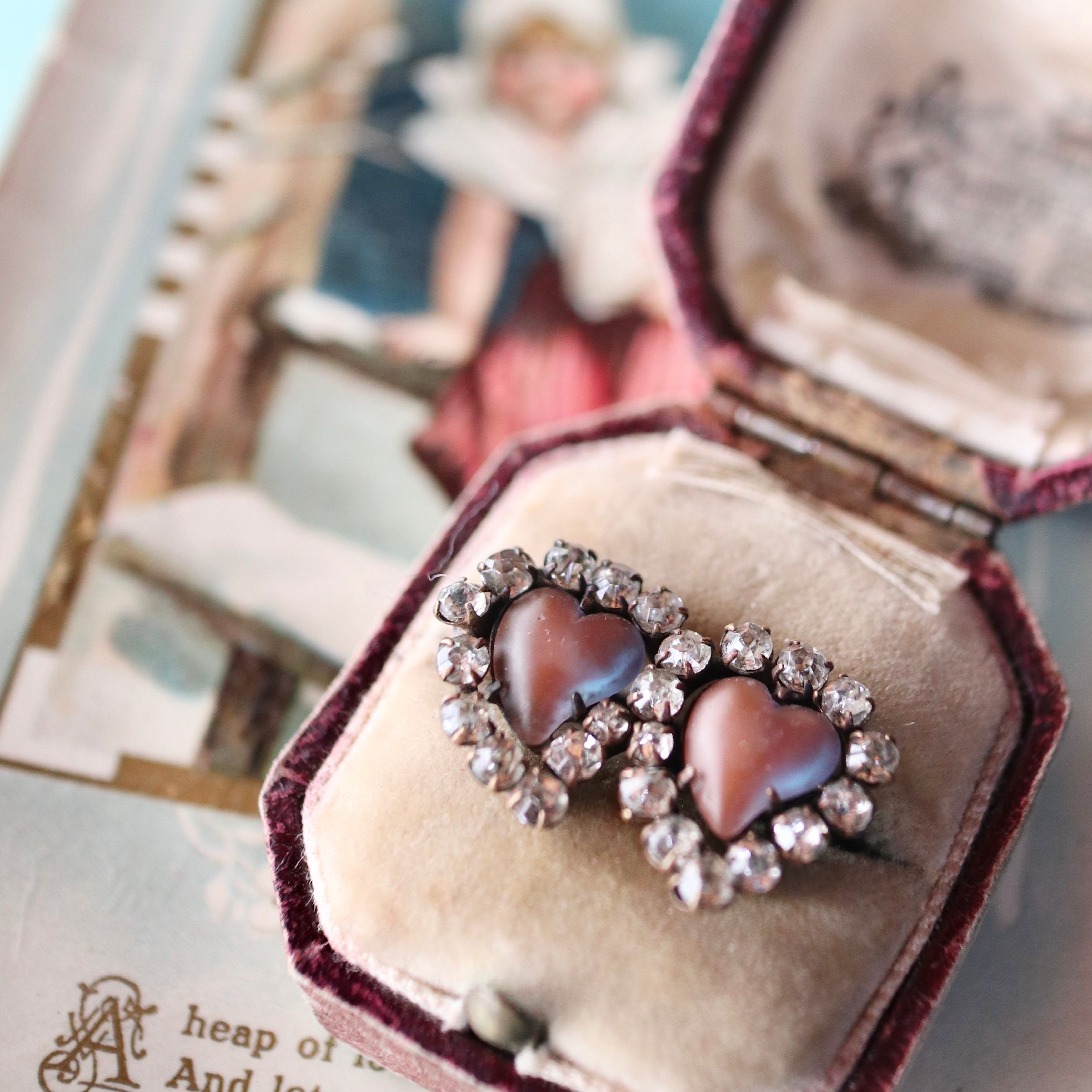 サフィレット ダブルハート ブローチアンティークアクセサリーの通販