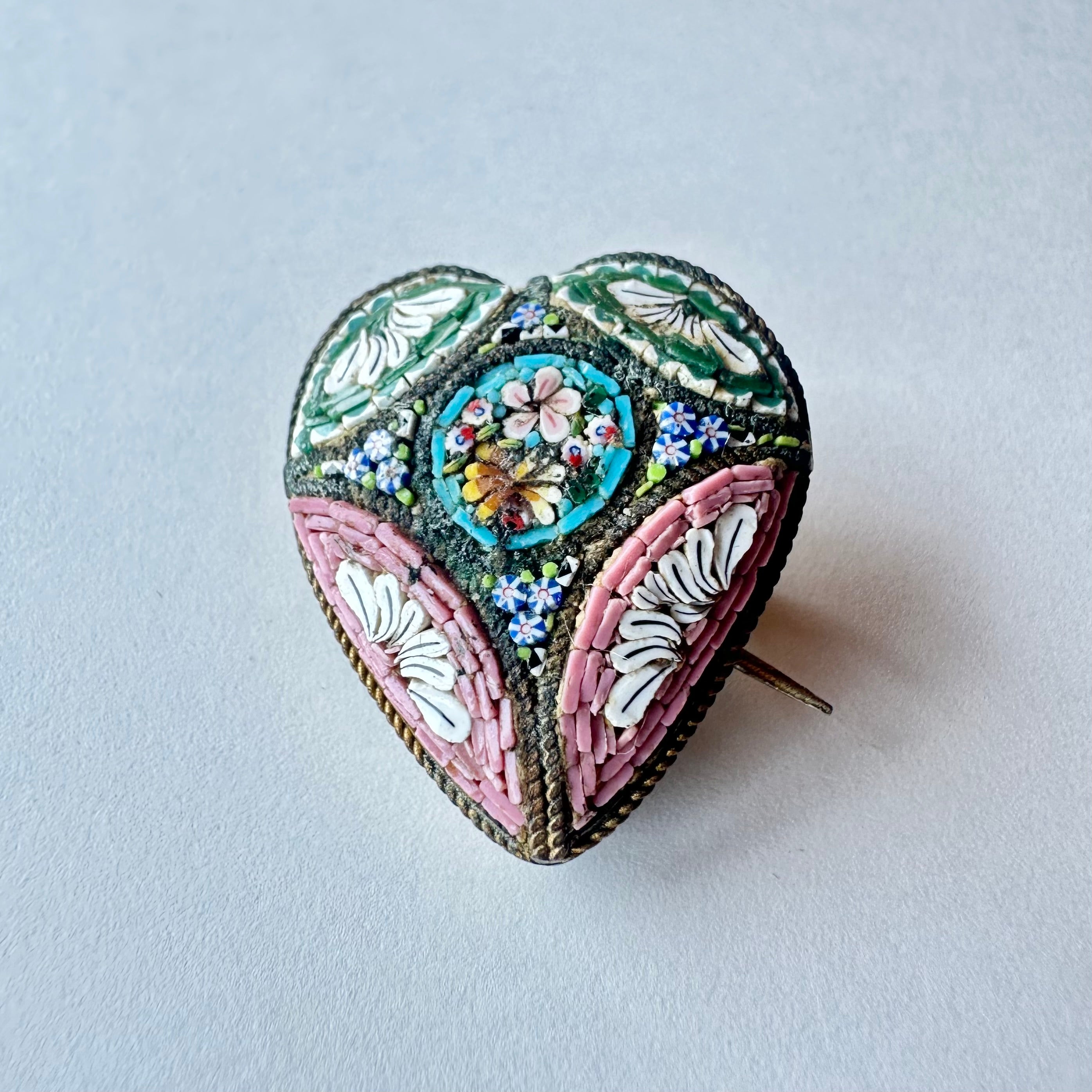 マイクロモザイク ハート アンティークブローチ – Amelie Antique