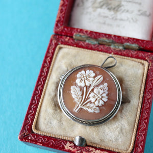 シルバー枠シェルお花彫りカメオブローチ兼ペンダントトップ 本真珠