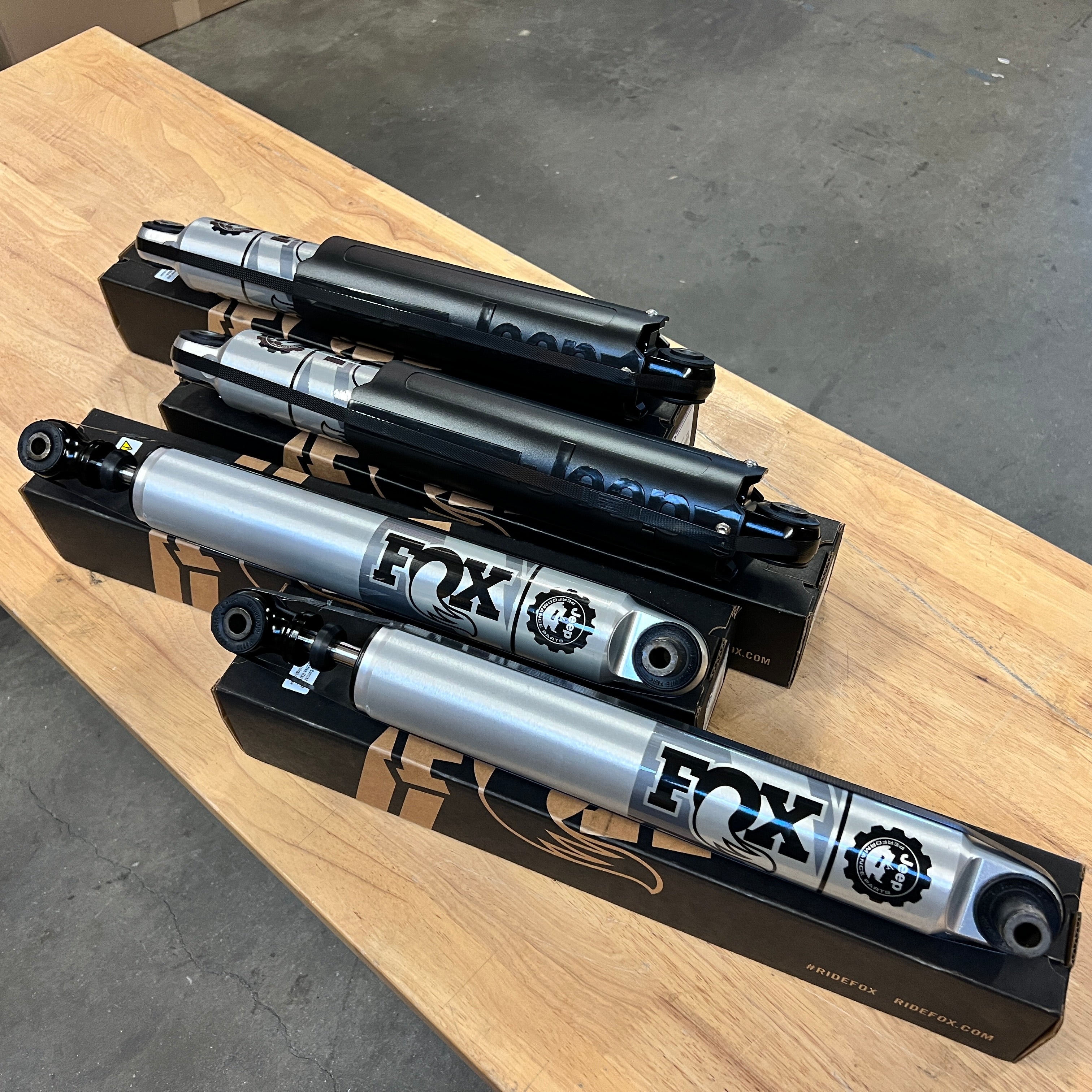 MOPAR Jeep純正 2.0インチリフトキット FOXショック (JLラングラー