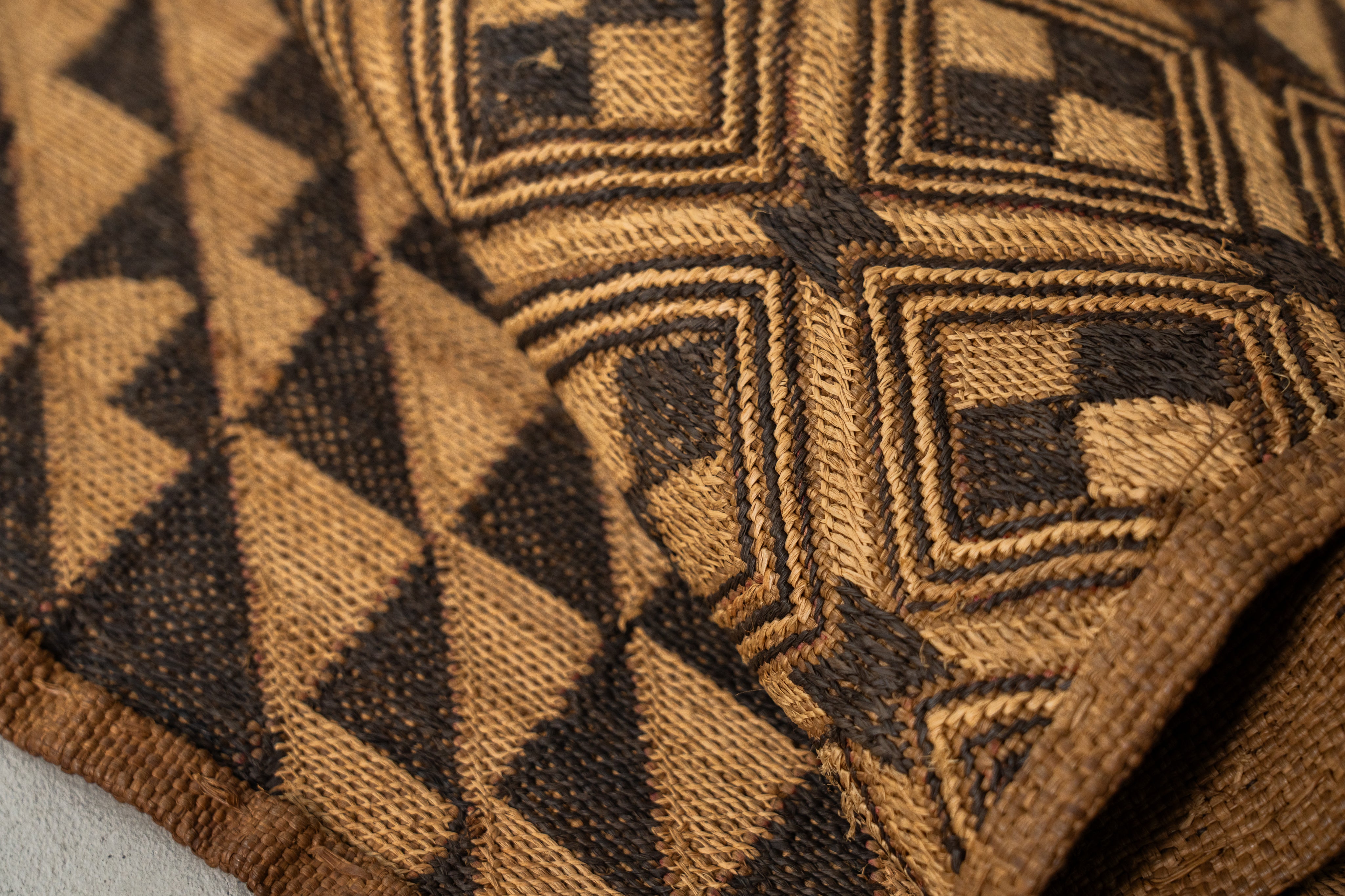 クバ王国伝統のクバクロス-KUBA TEXTILES】クバ布-草ビロード