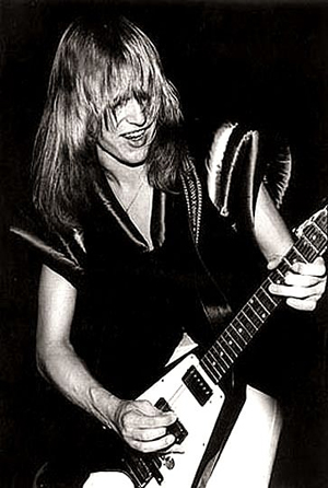 ムック『UFO フィーチュアリング:マイケル・シェンカー』が2月発売 - amass