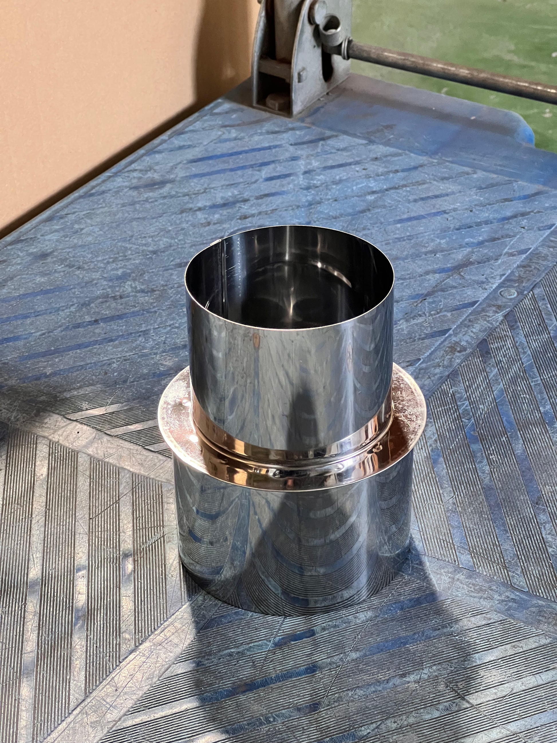 廃油ストーブ 煙突アダプタ付き80mm、100mm煙突使えます。 廃油