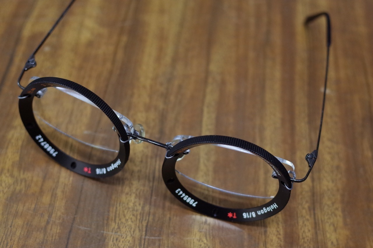 Carl Zeiss Hologon 8/16 のメガネ: 少年☆レンズ