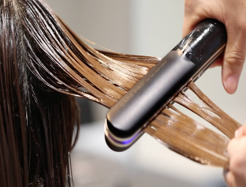 インスタグラムなどのSNSで人気にの「トリートメント浸透促進アイロン