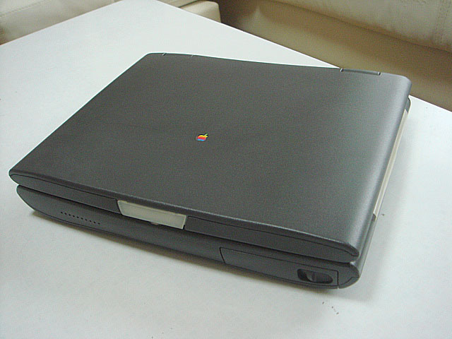 PowerBook 2400C/180 (Apple) 1997年 | 古いハードに囲まれて since2011