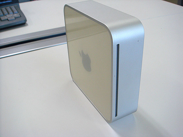 Mac mini G4 (Apple) 2005年 | 古いハードに囲まれて since2011