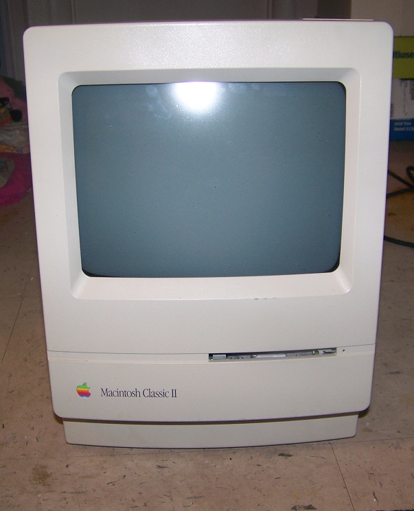 Macintosh Classic II | ancientelectronics
