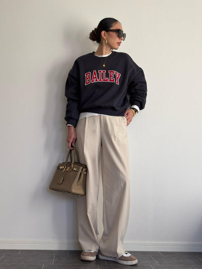 BAILEY刺繍ロゴセミクロップドスウェット – &DROBE (アンドローブ)