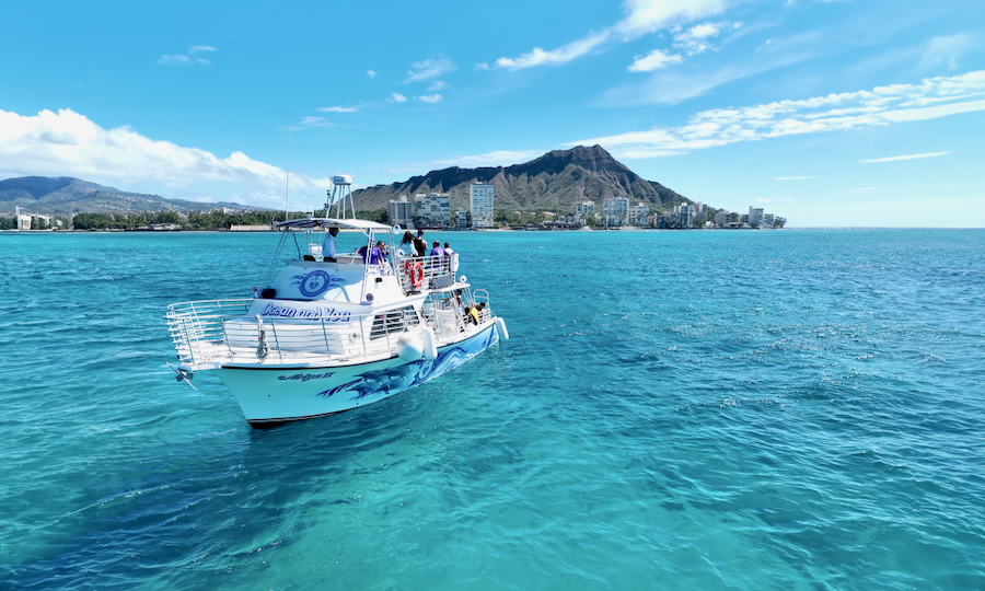 海と空が織りなす究極の贅沢時間【ハワイで貸切クルーズ】
