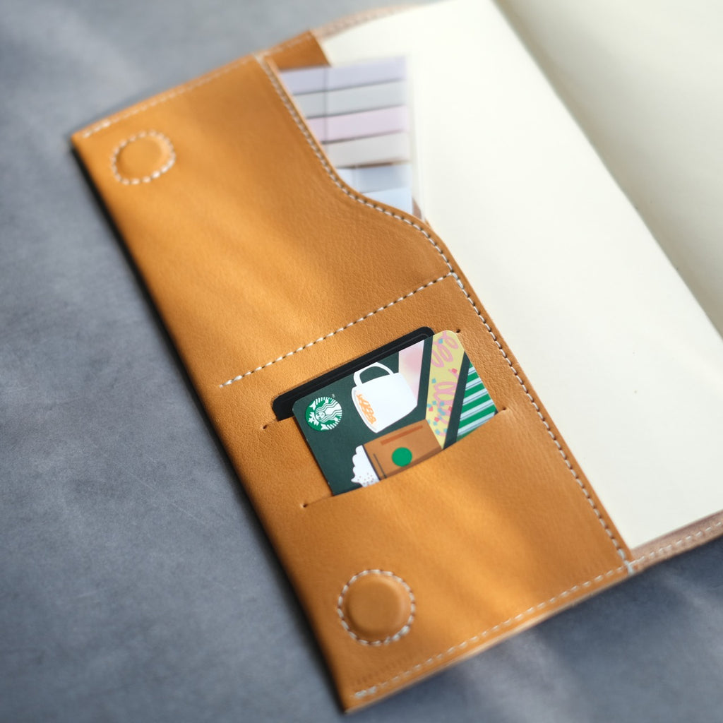 Notebook cover for carrying a pen, A5 size [Tochigi leather] – &Liebe