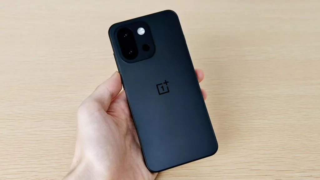 OnePlus 13Tレビュー。6.32インチ小型スマホながら6260mAhバッテリーや