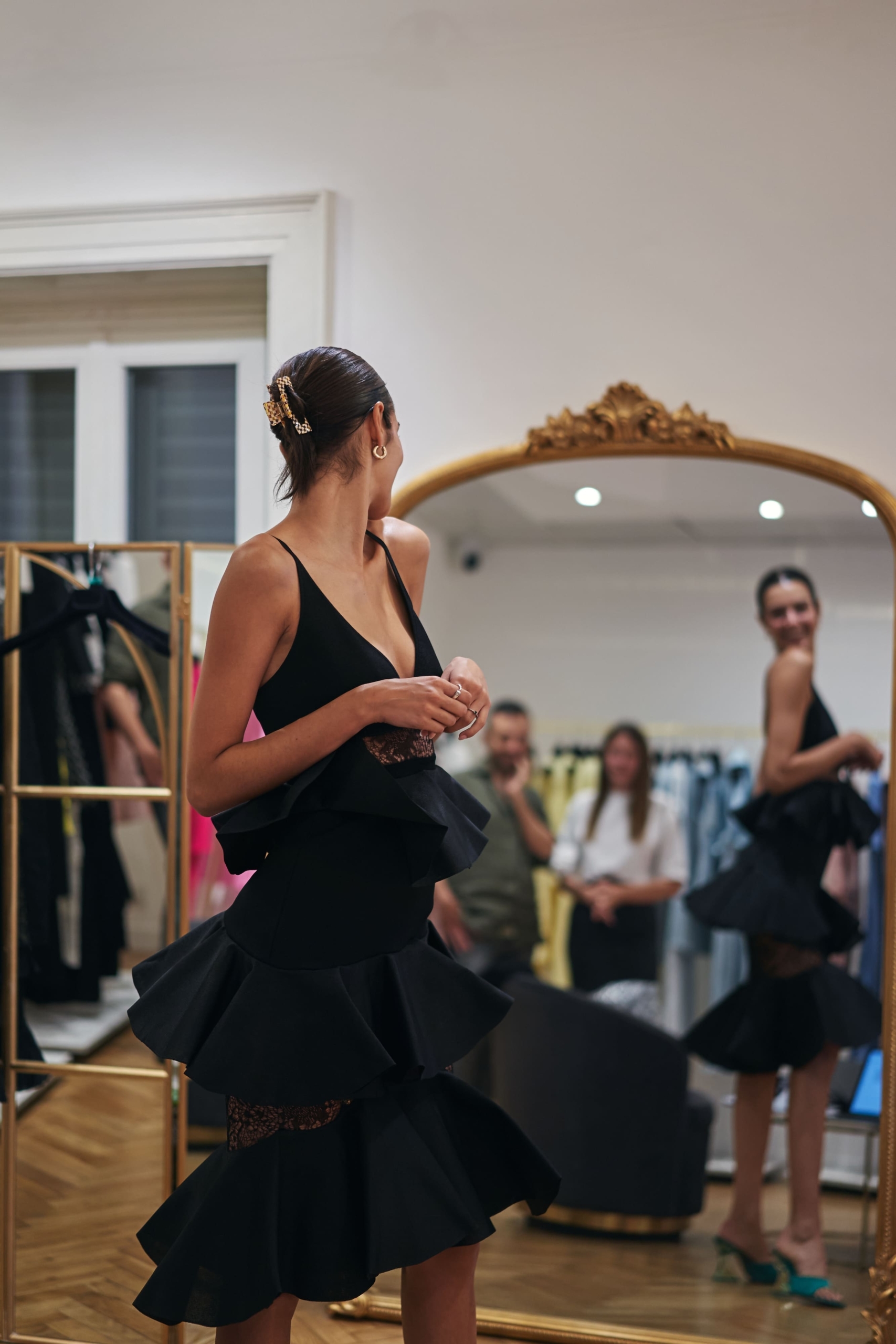 ラグジュアリーなニットドレスを展開するアントニーノ・ヴァレンティの