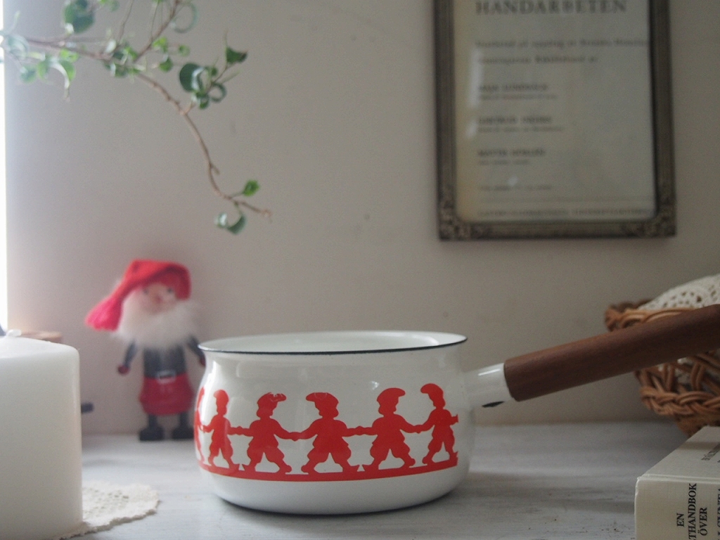 北欧ヴィンテージ ARABIA FINEL アラビア フィネル トムテ柄のホーロー