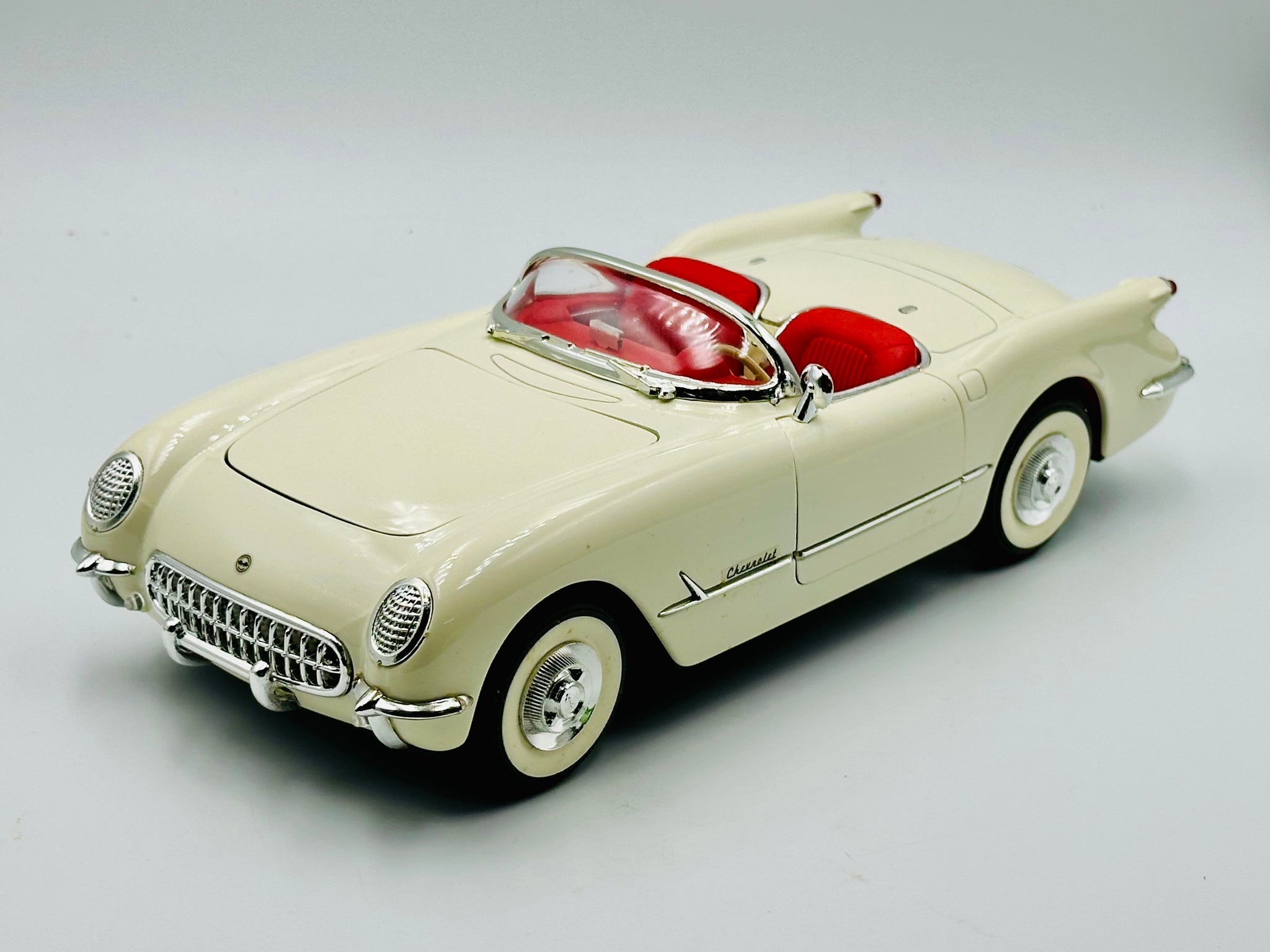 1:18 1953 Chevrolet Corvette -- White -- Mira