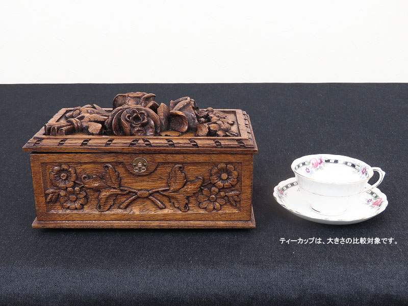 花の彫刻が素晴らしいベルギーで買い付けたアンティークのボックス（7