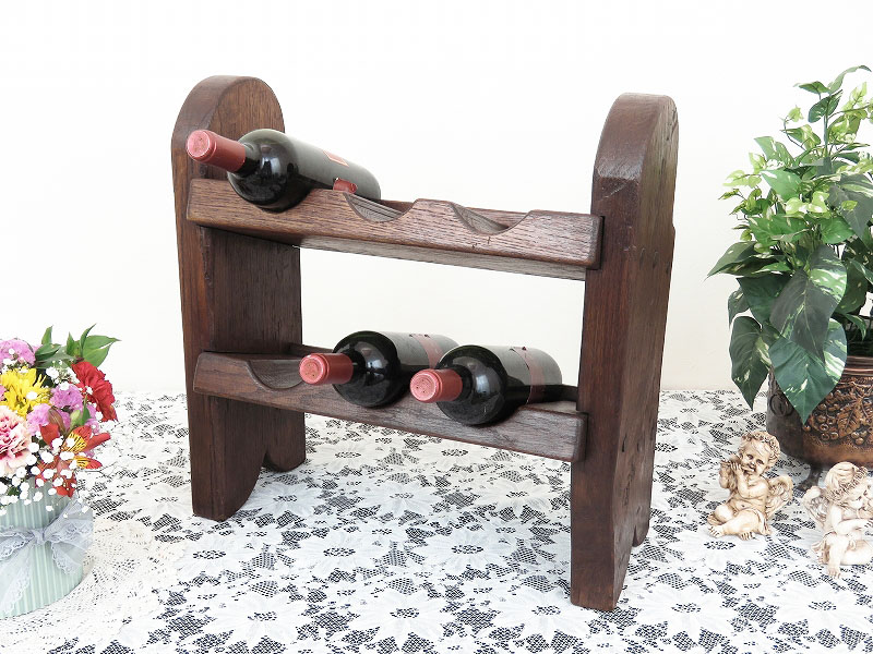 ボトルが6本収納できる素朴な木の風合の木製のワインラック（4月13日