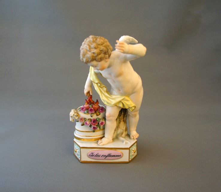 マイセン「天使人形「箴言の天使」- Je les enflamme（燃えあがる恋