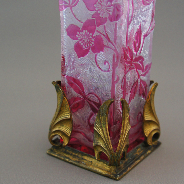 オールドバカラ「エグランチェ E'GLANTIER 角型花瓶」《アンティック