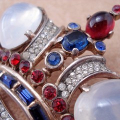 トリファリ「王冠ブローチ」《アンティックかとう》