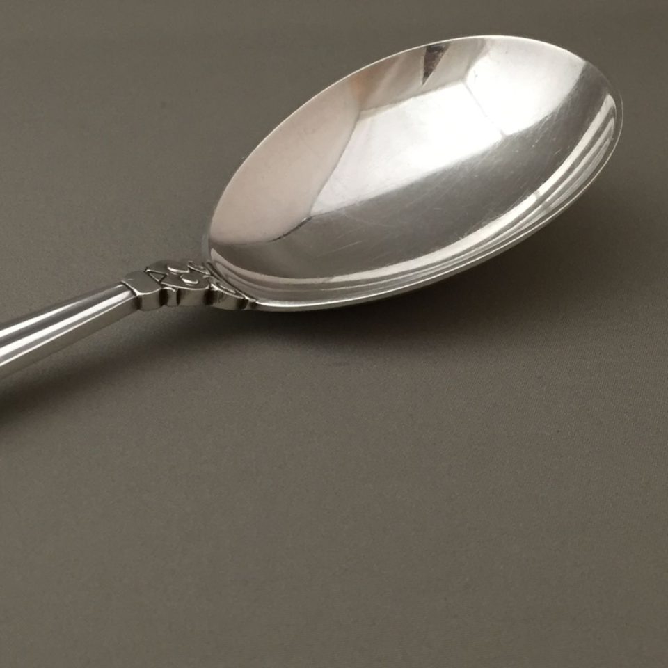 ジョージ・ジェンセン「“Acorn” サービングスプーン（大）長さ20.2cm