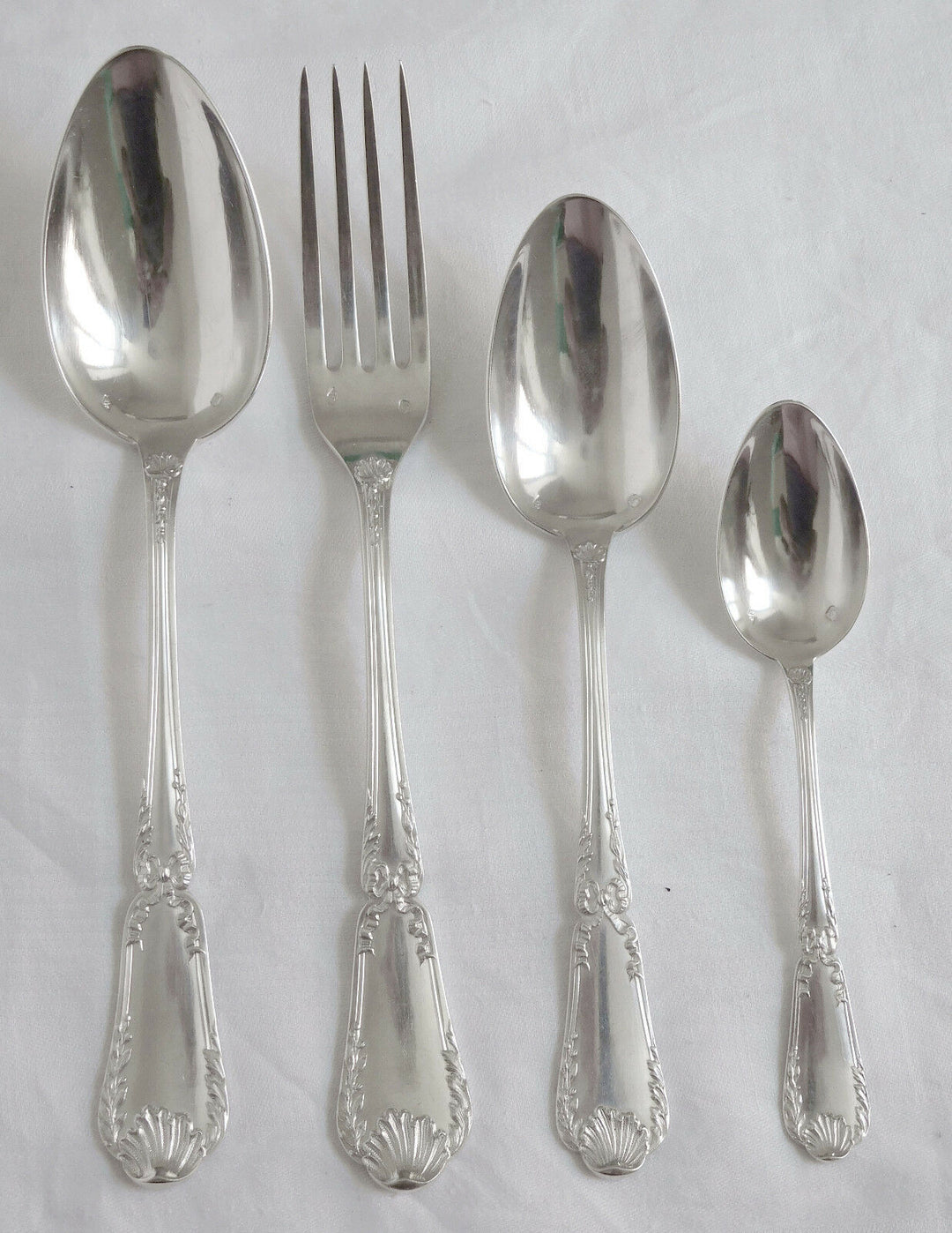 ピュイフォルカの大人気モデル ルイ16世 ポンパドールカトラリーセット