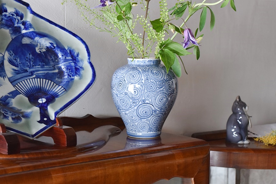 古伊万里 染付 蛸唐草 壺 - 生活骨董と古布のアンティークショップ