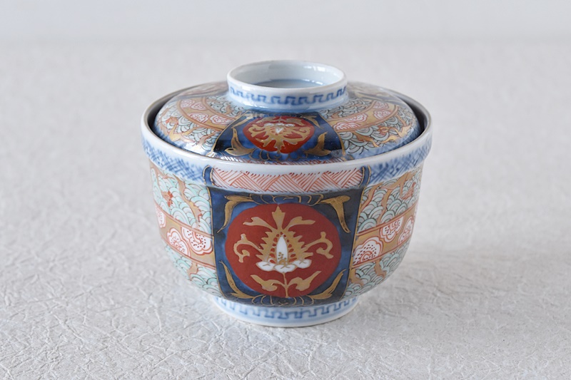 伊万里 色絵 書き分け花と青海波 蓋付丼型 煮物碗 茶碗 蓋茶碗 - 生活