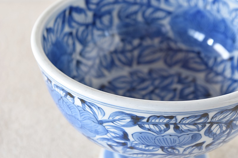 伊万里 染付 線描き 牡丹 唐草 盃洗 - 生活骨董と古布のアンティーク