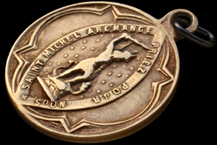 アンティークアナスタシア 神戸北野町 大天使聖ミカエルのメダイ