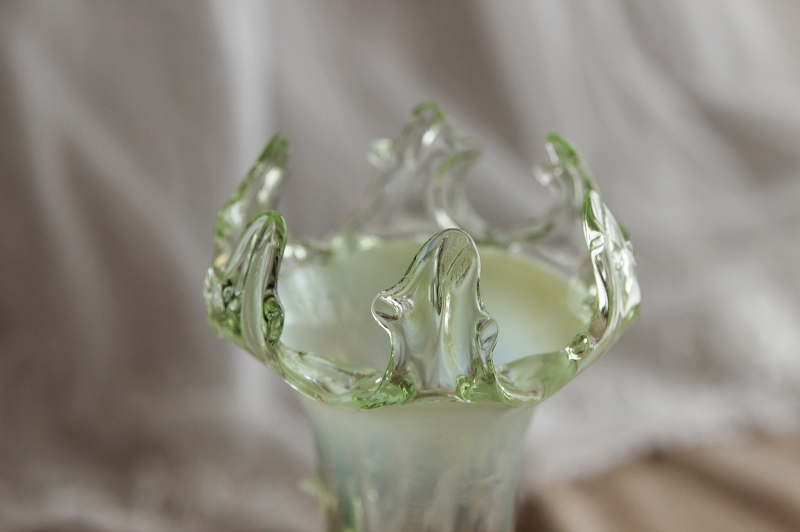 アンティークヴァセリングラスフラワーベース ヴィクトリアン イギリス