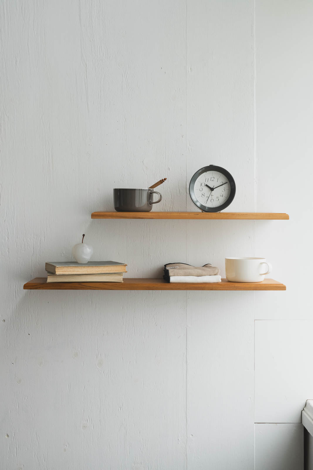 Teak Classic shelf｜チーク無垢材の棚受けが見えないウォールシェルフ