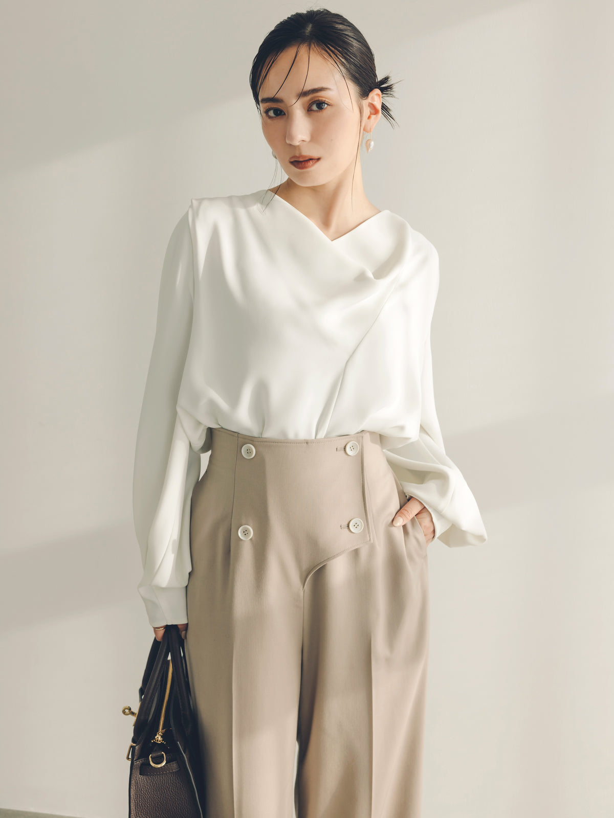 ダブルクロスドレープネックブラウス