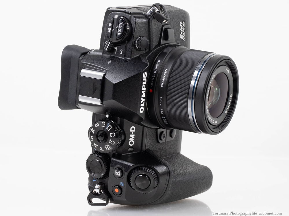 OMDS「M.ZUIKO DIGITAL 25mm F1.8」レンズレビュー 外観・操作性・AF編