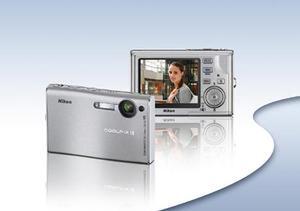 ASCII.jp：ニコン、無線LAN対応の薄型デジタルカメラ『COOLPIX S7c