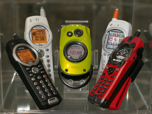 ASCII.jp：プラダを着た小悪魔「PRADA phone」 (1/4)