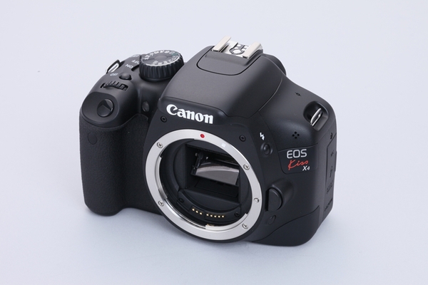 ASCII.jp：ハイエントリー機へと生まれ変わった「EOS Kiss X4