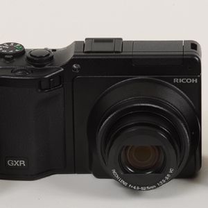 ASCII.jp：GXRに裏面照射CMOSを！ レンズユニット 「P10」の実力 (1/3)