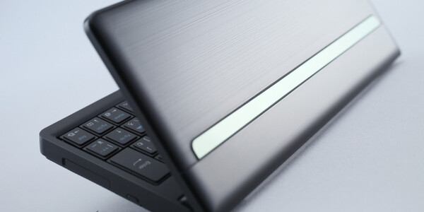 ASCII.jp：ケータイでありつつフルキーボード N-08Bの実力は？ (1/4)