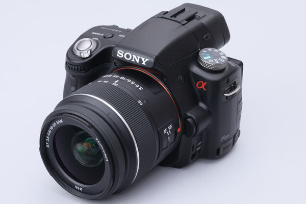 ASCII.jp：新時代の一眼レフ！ 写真で見る「α55」 (1/4)