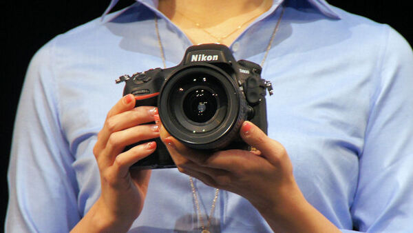 ASCII.jp：ニコンから世界最高3630万画素センサーの一眼レフ「D800